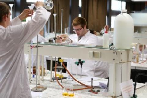 deviens chimiste ou développeuse de nouveaux médicaments