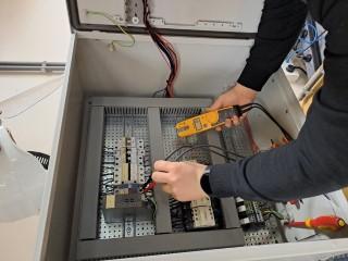 électricienne spécialisée en automation