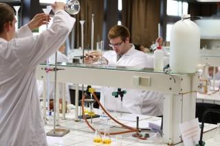 deviens chimiste ou développeuse de nouveaux médicaments